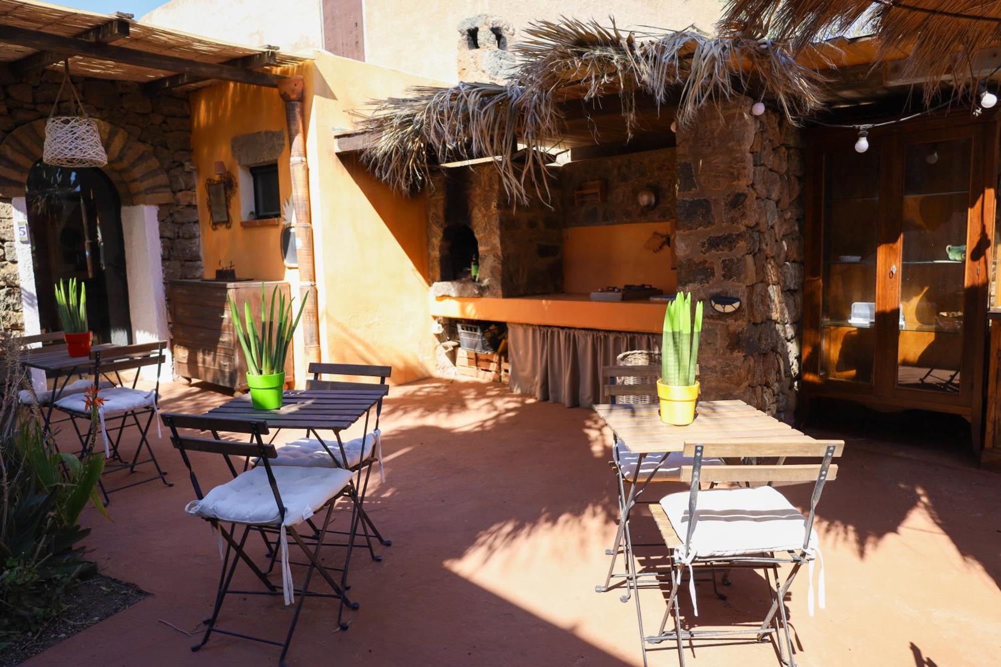 Cactus B&B Le Casette Di Marilena Pantelleria Bagian luar foto